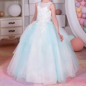 Kingdom Boutique dress size 3-4
